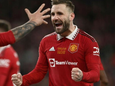 Shaw extends contract at Man Utd to 2027