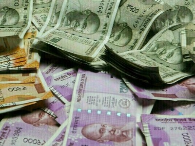 India bond yields crash as RBI keeps rates unchanged