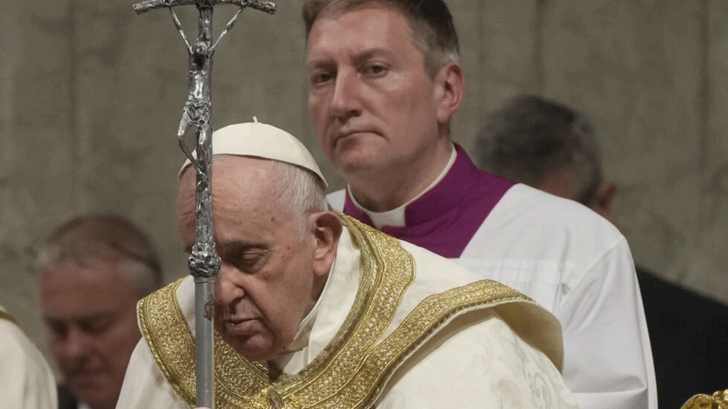 Pope, back from illness, expected for Easter Mass