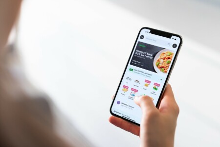 UAE&rsquo;s e& to acquire majority stake in Careem&rsquo;s Super App for $400mn