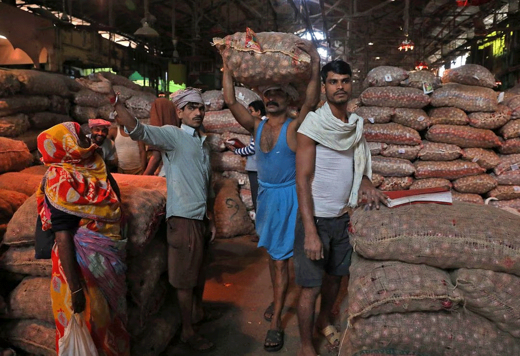 India&rsquo;s March wholesale inflation eases to 30-month low on easing input prices