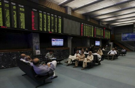 Late session rally props KSE-100 Index upward