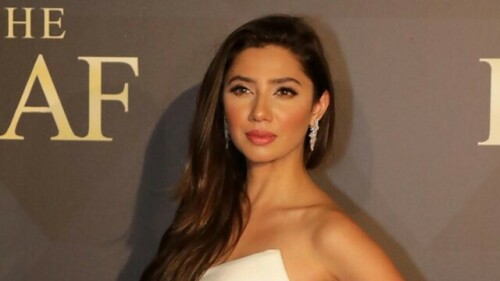 'Deal with sorrows alone': Mahira Khan reflects on challenges of being a celebrity