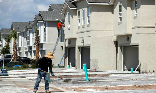 US single-family housing starts increase in March