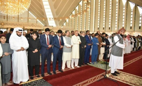 Pakistan celebrates Eid-ul-Fitr as economic crisis dampens festivities