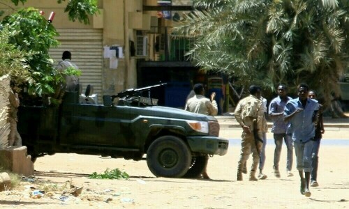 Ceasefire shaky as Sudanese, foreigners flee