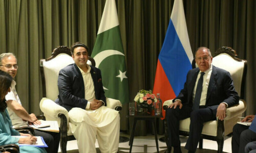 FM Bilawal meets Russian counterpart Lavrov on sidelines of SCO meeting in India
