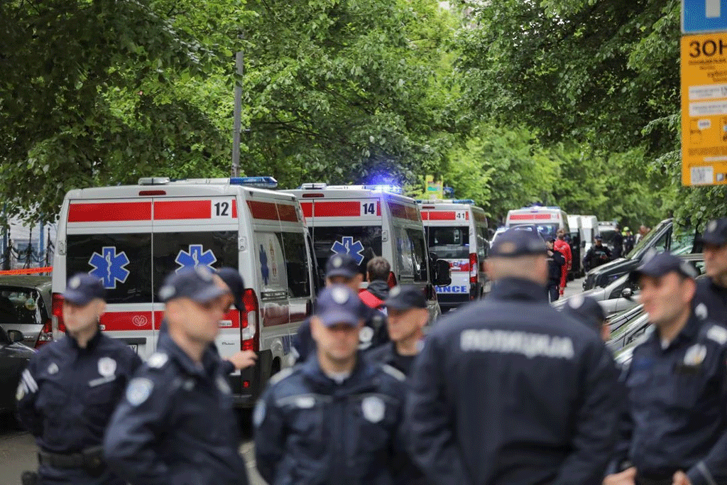 Eight dead in second Serbian shooting, police hunt killer