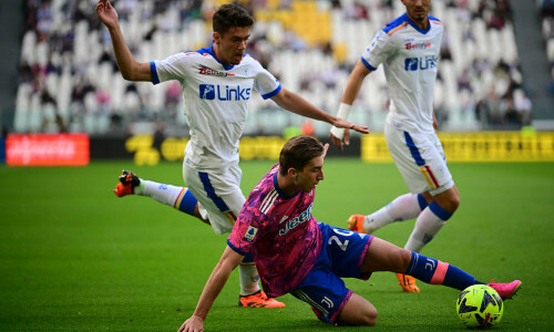 Juventus up to second in Serie A with 2-0 win at Atalanta