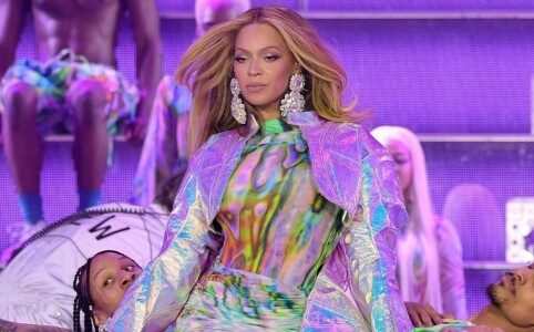 Fans in frenzy as Beyonce kicks off concert tour