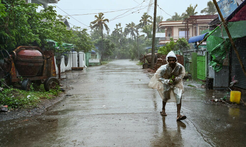 Cyclone Mocha floods Myanmar port city as strong winds wreck buildings