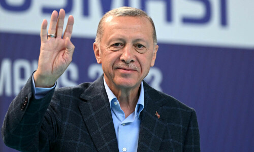 Erdogan ahead in Turkiye initial vote results, but gap to narrow