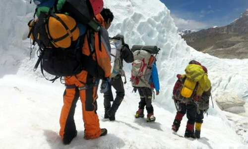 Chinese, Indian climbers die during separate Everest expeditions