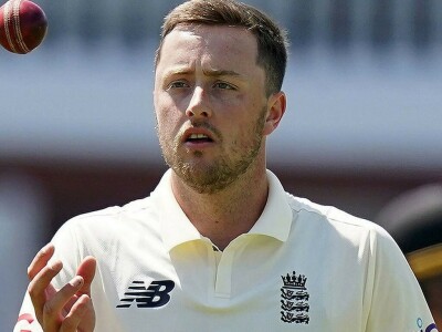 Robinson adds to England&rsquo;s injury woes as Labuschagne makes a hundred