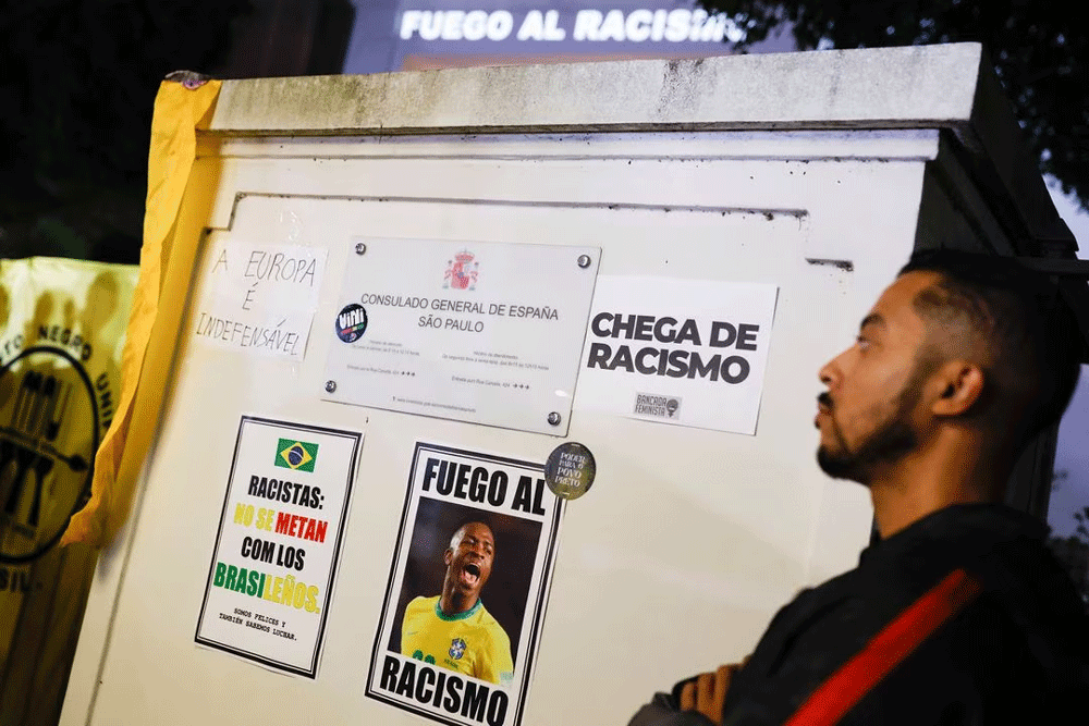 Four detained for alleged hate crime against Vinicius freed on bail