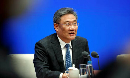 China, South Korea agree to strengthen talks on chip industry