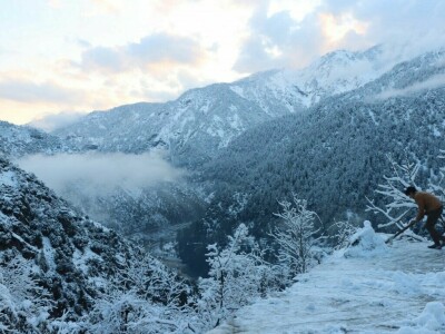 Avalanche kills at least 10 in northern Pakistan