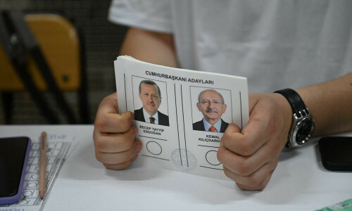 Turkiye votes in election runoff, Erdogan well placed to sustain rule