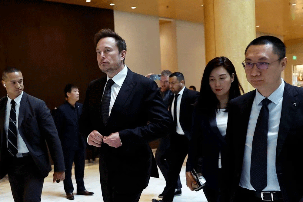 Elon Musk visits China&rsquo;s commerce and industry ministries
