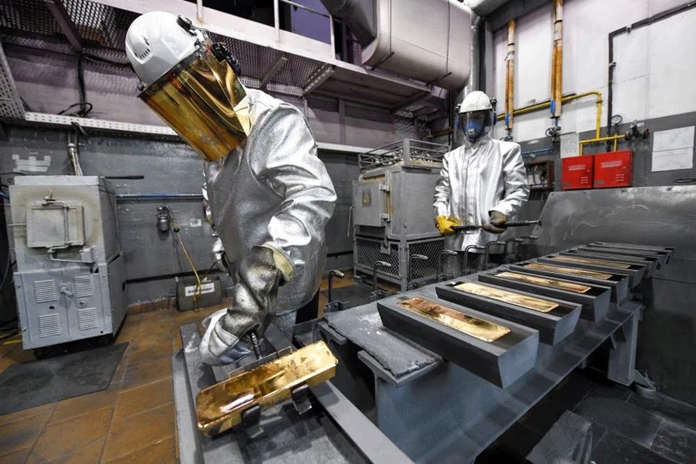 Swiss gold exports fall to 10-month low amid sky-high prices