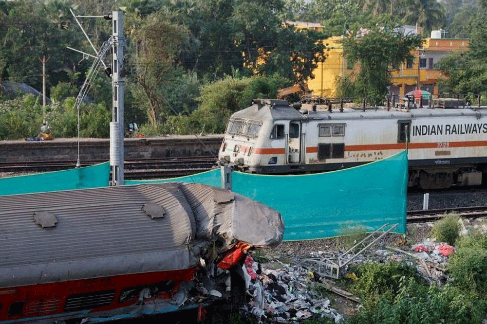 Trains resume service 51 hours after deadly India crash