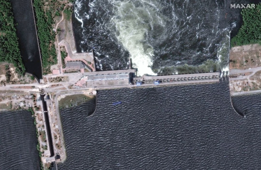 Tens of thousands at risk from flooding after Ukraine dam collapse