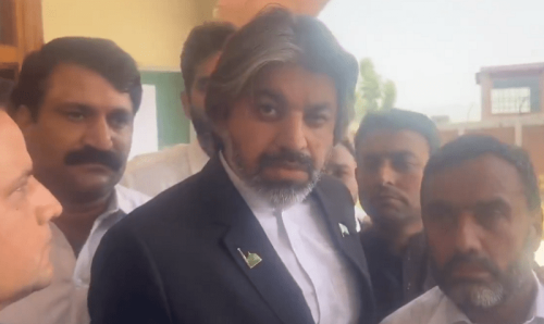 Ali Muhammad Khan re-arrested in Mardan shortly after being discharged from vandalism case