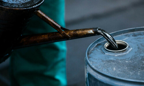 Oil prices fall, US Fed rate decision in focus