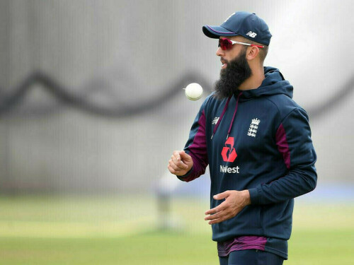 England&rsquo;s Moeen fined 25% of match fee for using drying spray in Ashes Test