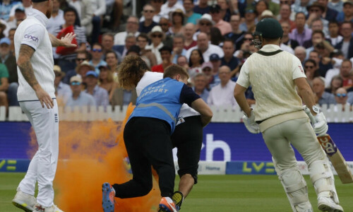 Climate activists disrupt second Ashes Test