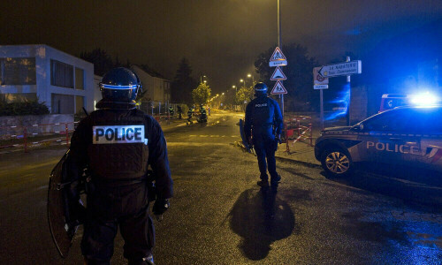 China complains to France after Chinese tourists hurt in riots