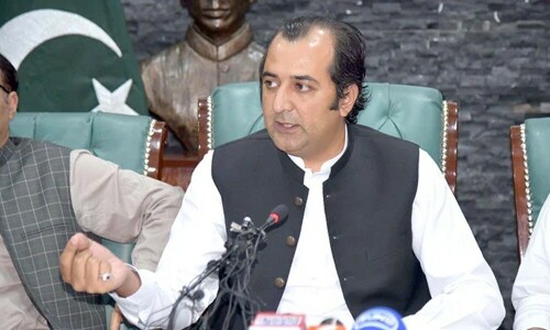 GB top court disqualifies CM Khalid Khurshid in fake degree case