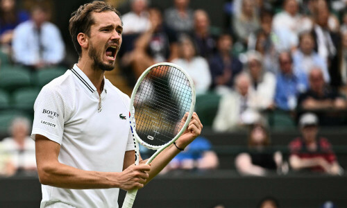 Medvedev defeats friend Fucsovics at Wimbledon