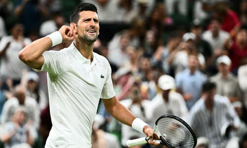 Djokovic joins Wimbledon 100 club as Swiatek eyes first quarters