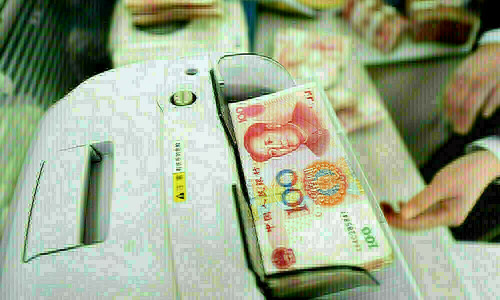 China&rsquo;s yuan weakens, hurt by disappointing inflation data