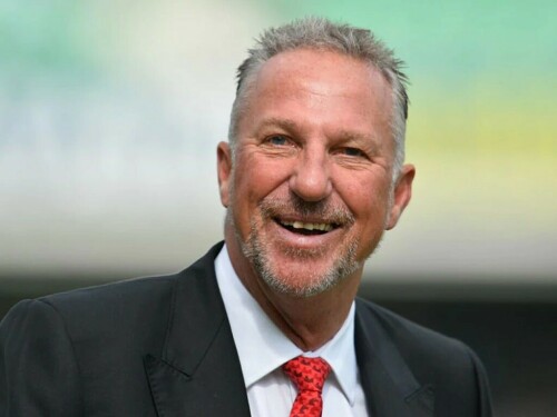 Botham auctions off 1981 Ashes mementoes