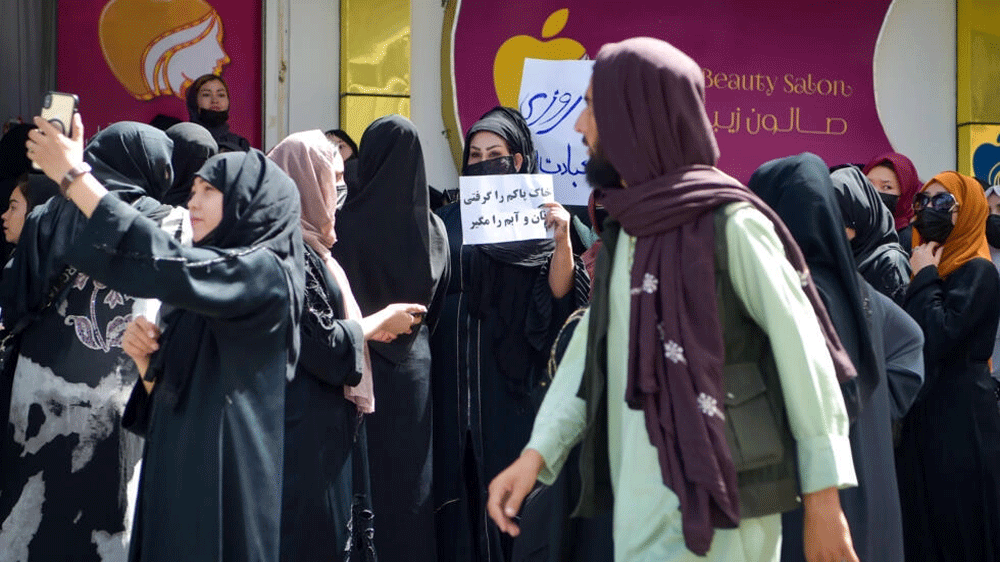 Afghan women protest against beauty parlour ban