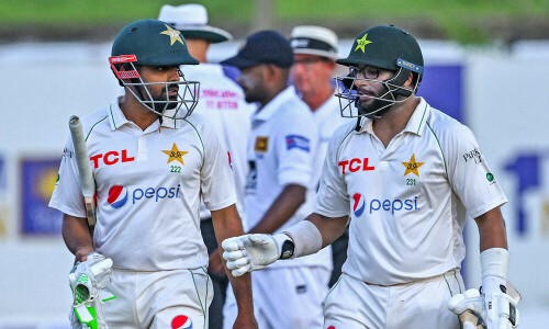 Pakistan lose three wickets in 131-run chase against Sri Lanka