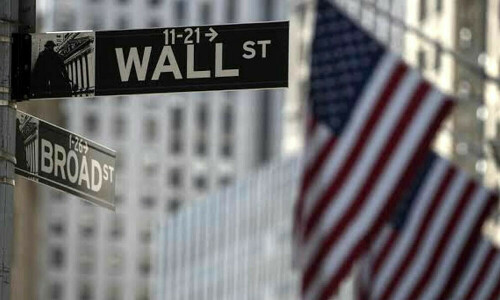 US stocks extend gains ahead of Tesla, Netflix results