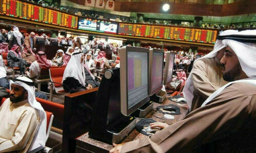 Qatar bourse gains on rising oil prices; Egypt falls