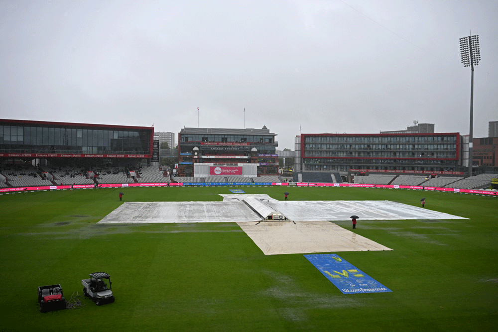 Australia digests &lsquo;hollow&rsquo; Ashes retention in Manchester rain