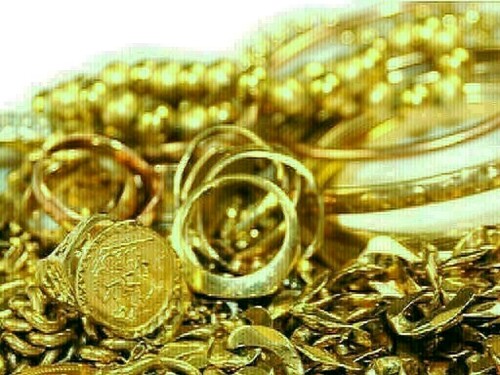 Gold prices range-bound as traders focus on central bank decisions