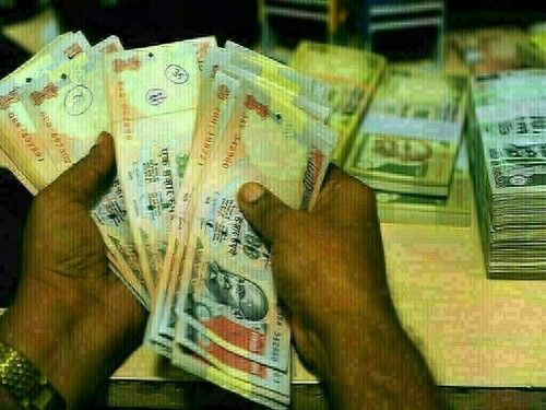 Indian rupee likely to fall to start off important week