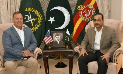 US Centcom chief acknowledges Pakistan&rsquo;s efforts for regional peace in meeting with COAS