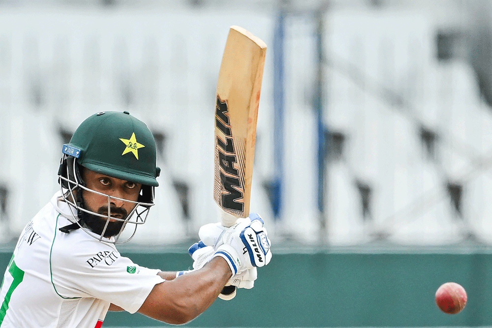Shafique nears double ton as Pakistan&rsquo;s lead crosses 200 in 2nd Test