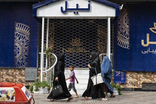 Taliban makeover: Afghan women despair over beauty parlour ban
