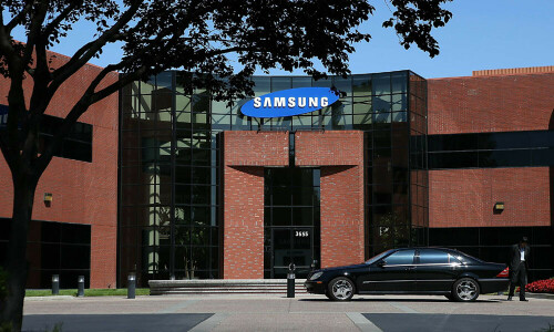 Samsung unveils new foldable phones to challenge Apple’s premium dominance Samsung unveils new foldable phones to challenge Apple’s premium dominance