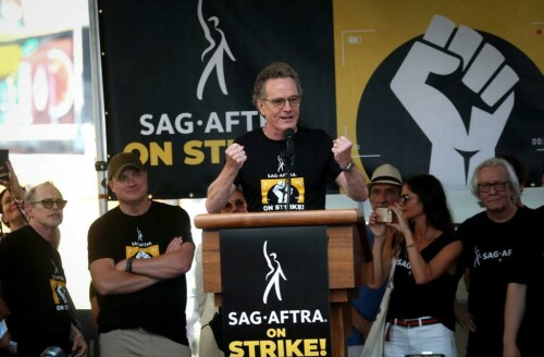 Hollywood heavyweights lead strike rally in Times Square