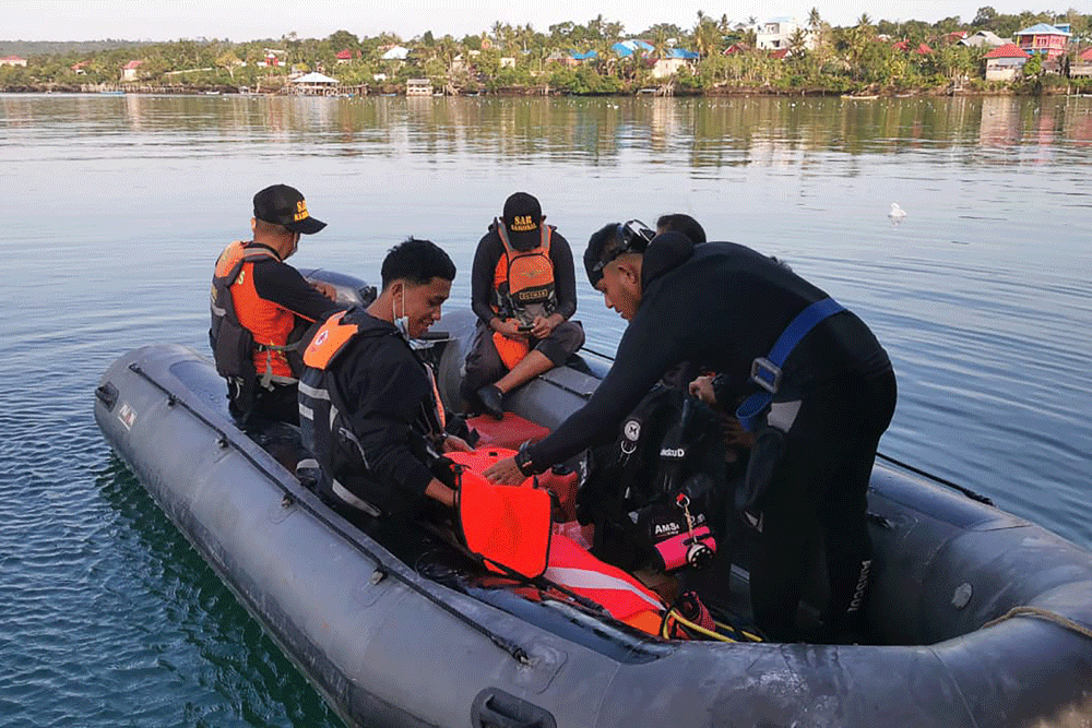 23 dead, six missing as boat capsizes in Philippine lake: rescuers