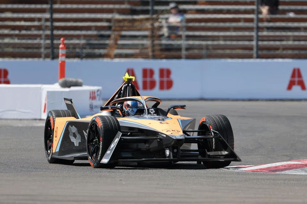 Formula E&rsquo;s Hughes sets indoor world speed record